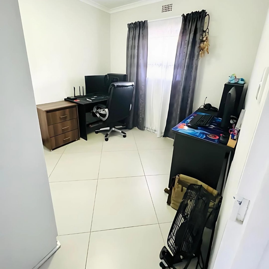 To Let 2 Bedroom Property for Rent in Buh Rein Estate Western Cape